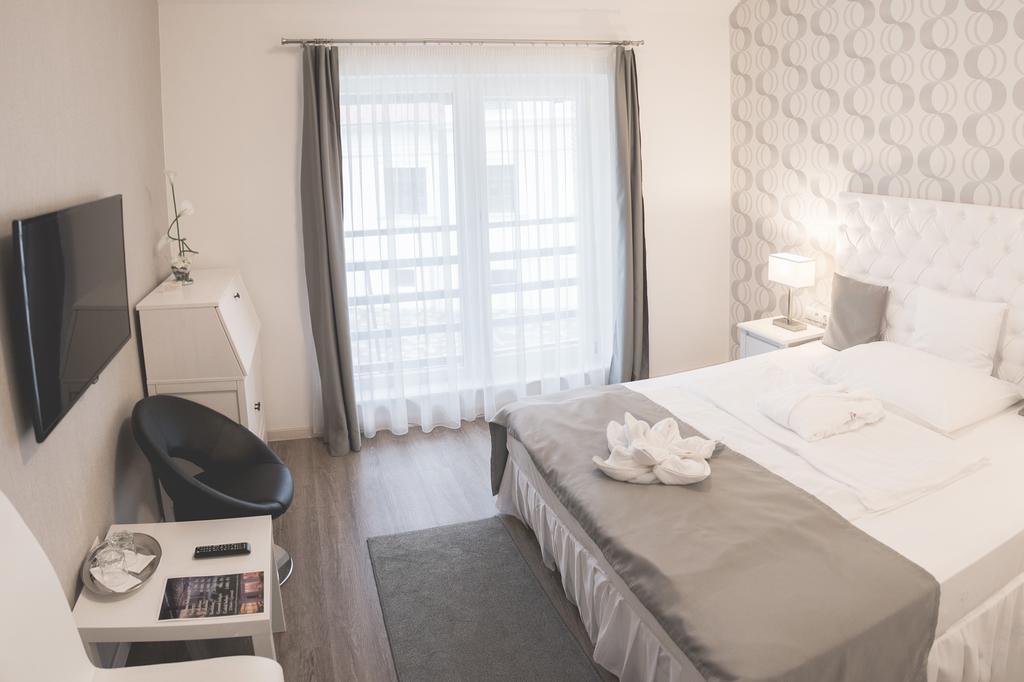 Munkacsy Hotel Bekescsaba Room photo
