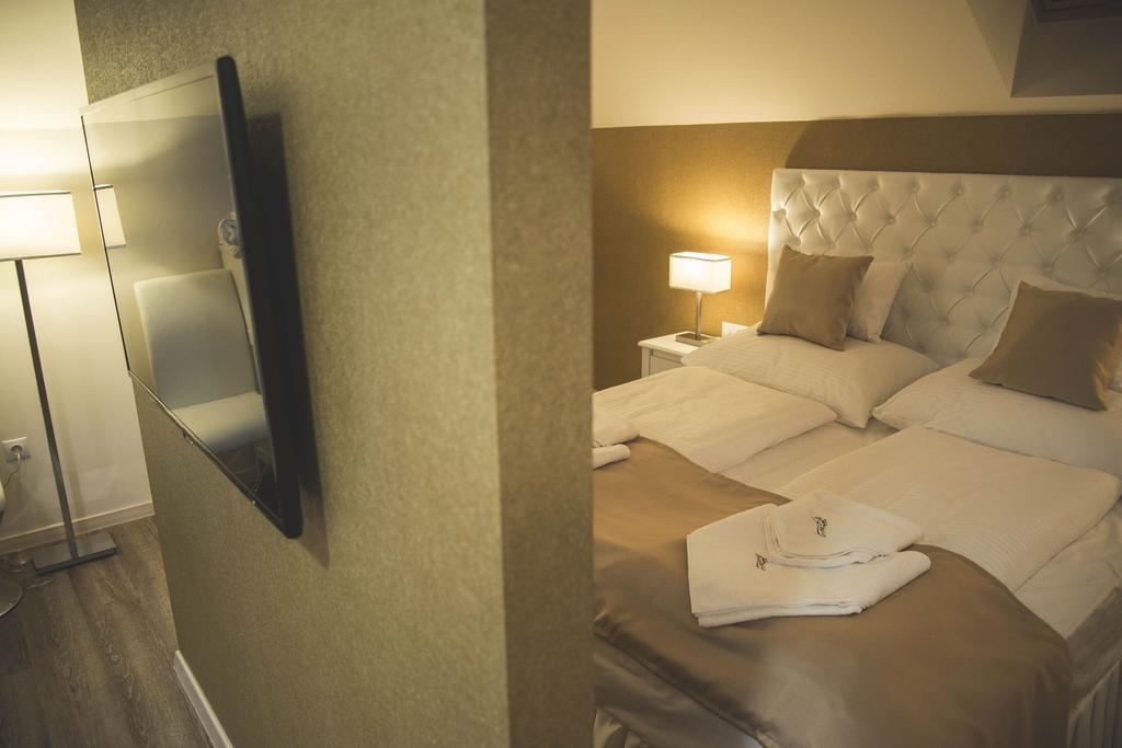 Munkacsy Hotel Bekescsaba Room photo