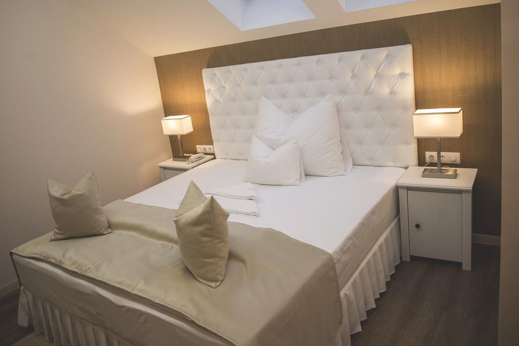 Munkacsy Hotel Bekescsaba Room photo