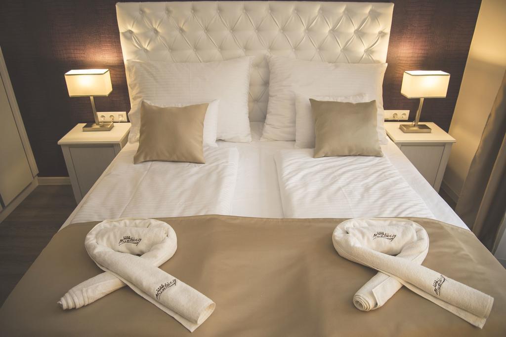 Munkacsy Hotel Bekescsaba Room photo