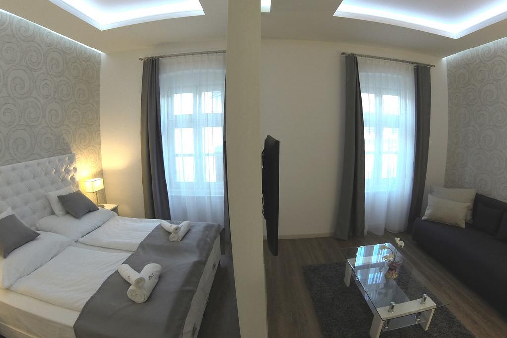 Munkacsy Hotel Bekescsaba Room photo