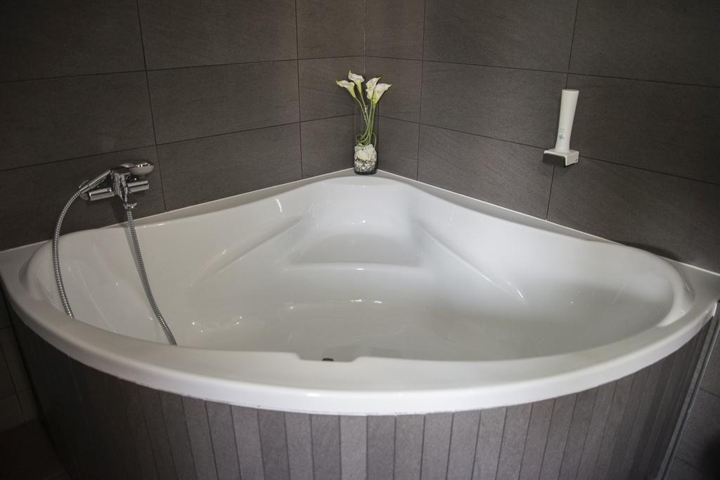 Munkacsy Hotel Bekescsaba Room photo