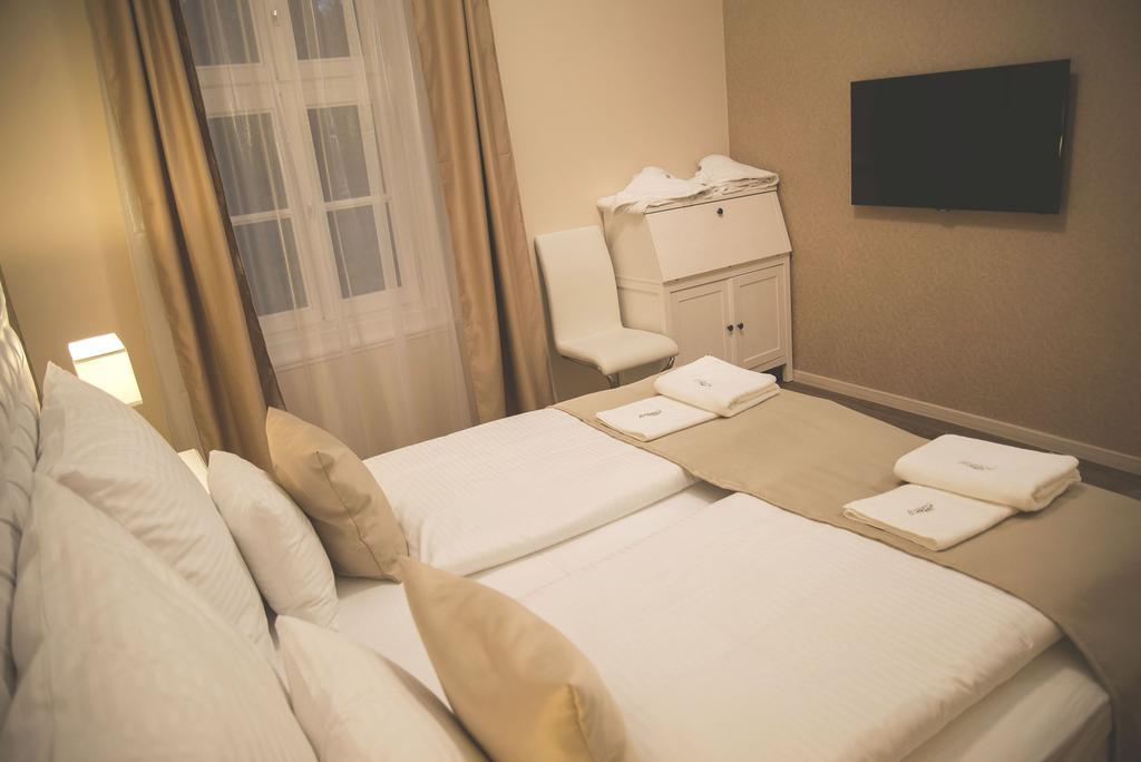 Munkacsy Hotel Bekescsaba Room photo